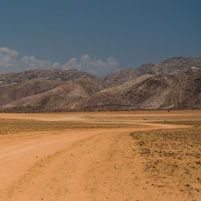 Desert_road_sq